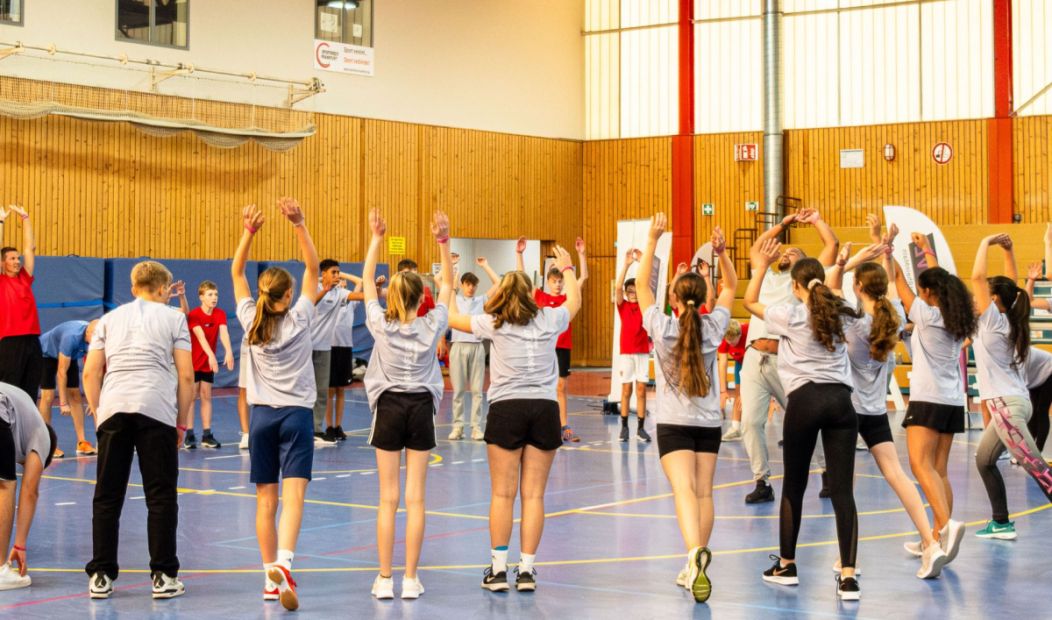 Neue, zweckgebundene Fördermittel der Stadt Frankfurt sollen die Vereine bei der Ausbildung von Trainer*innen unterstützen.    Bild: Florian Wiegand