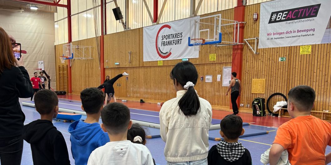 Die Kinder erkundeten das Sportangebot.    Bild: Johanniter-Unfall-Hilfe e.V. Regionalverband Rhein-Main