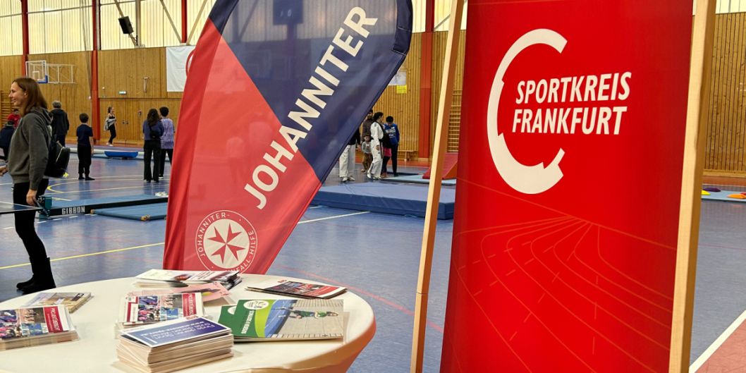 Die Einladung der Johanniter bot einen geschützten Raum für die Familien in der Fabriksporthalle des Sportkreises.    Bild: Johanniter-Unfall-Hilfe e.V. Regionalverband Rhein-Main