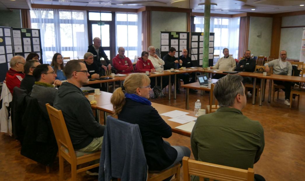 Zum abschließenden Leitbildworkshop trafen sich die Teilnehmer im Tagungsraum des Landesleistungszentrums.    Bild: HSV / Lutz Berger