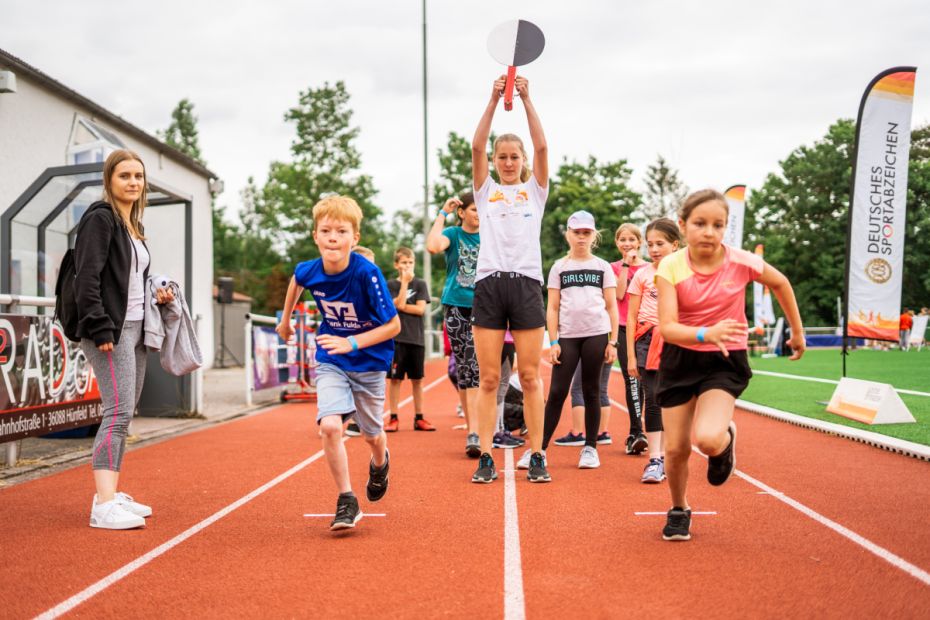 Auf die Plätze - fertig - los!
Start in die Sportabzeichen-Saison 2024    Bild: DOSB / Cem Kazma