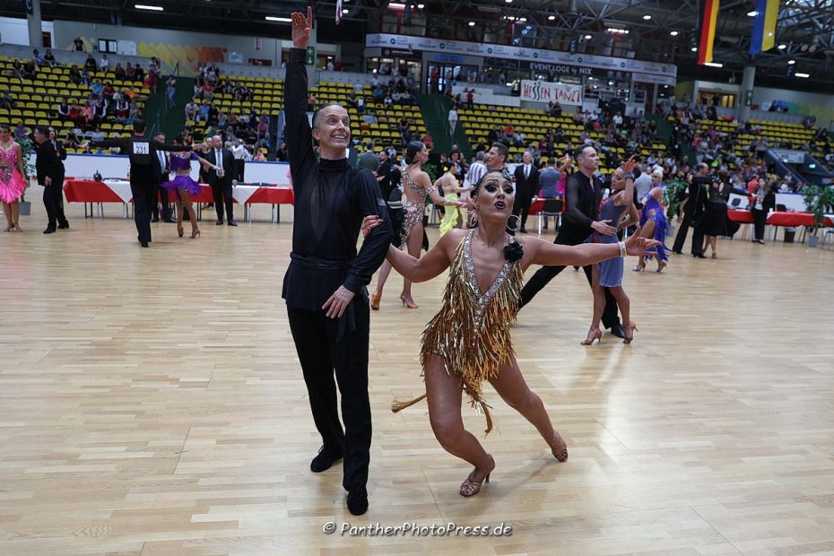 Marc Becker und Nicole Giersbeck (TTC Fortis Nova Maintal) im Finale beim WDSF Open Senior II Latin     Bild: Robert Panther