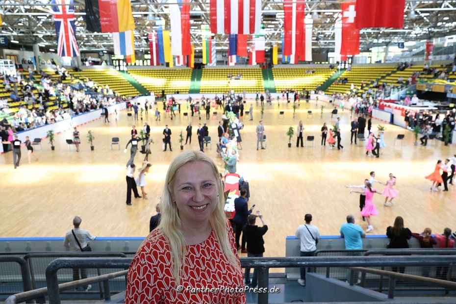 Diana Stolz, die Hessische Ministerin für Familie, Senioren, Sport, Gesundheit und Pflege eröffnet die Veranstaltung    Bild: Robert Panther