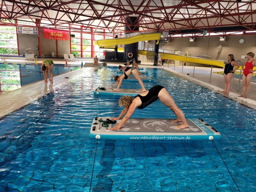 Die Übungen auf den Fitboard waren durch das Ausbalancieren des Boards besonders schwer    Bild: Isolde Wiegand