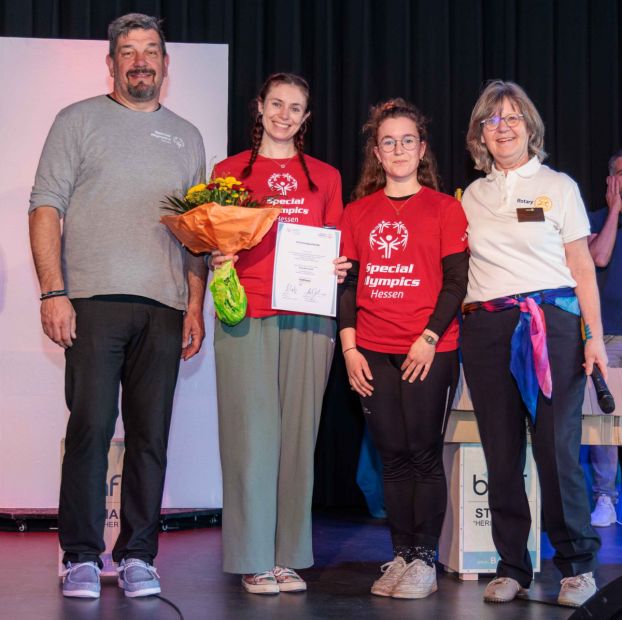 Sina Lerch wird zur neuen Landeskoordinatorin “Fun Fitness” im Healthy Athletes Programm ernannt. Die Ernennung erfolgt durch Jörg Luckert, Lena Strätner und Heidemarie Krüger    Bild: Bernhard Vogt - Rotary 1820