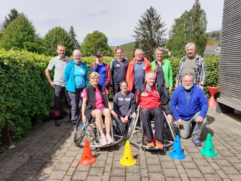 Teilnehmer des MmB Lehrgangs

Links Hinten: Uwe Hauschild (TV Dieburg), Martina Frantz (TV Hessisch Lichtenau), Janina Thiele Kuttler (ASC Göttingen), Lena Klose (ASC Göttingen), Lothar Stascheit, Maria Wehner (Sportkreis Fulda), Gerd Seidlitz (Sportkreis Werra Meissner)
Links Vorne: Referentin Heike Sokoll, Vania von der Schelde, Thomas Freitag (TTC Albungen), Hagen Frantz (TV Hessisch Lichtenau)


    Bild: Sportkreis Tina Schott