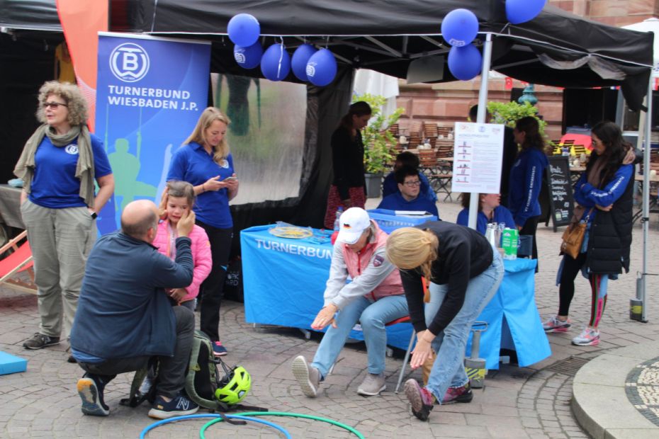 Alltags-Fitness-Test beim Turnerbund Wiesbaden.    Bild: Andreas-Michael Elsner