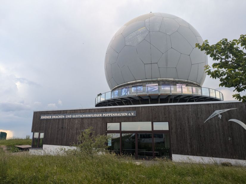 Beratungstermin auf höchstem Niveau - 950 m über NN - Sportkreis auf der Wasserkuppe    Bild: Harald Piaskowski