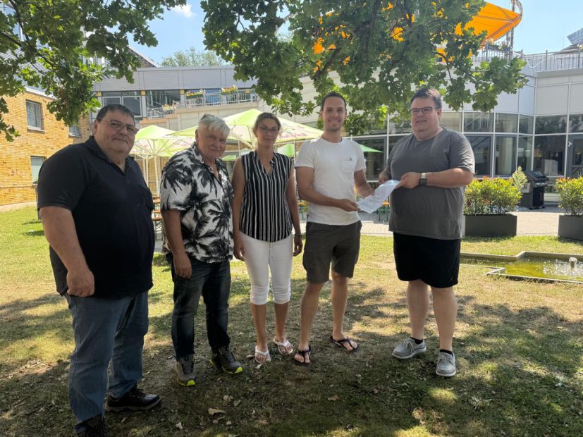 Die Präsidiumsmitglieder v.l.n.r.  Michael Blumenstein, Sven Deeg, Olga Bagci und Stefan Teucher mit Landestrainer Dominik Riedel (2. von rechts)    Bild: Stefan Teucher (Selbstauslöser)