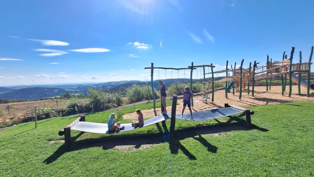 Abenteuerspielplatz auf dem Gipfel des Ettelsbergs    Bild: Jan Simon Schäfer