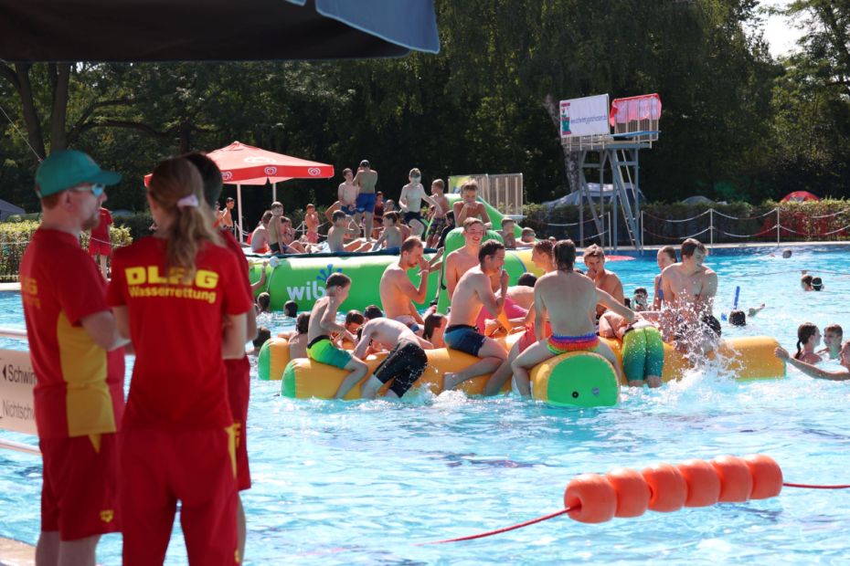 Poolparty    Foto: Stefan Sonnenschein