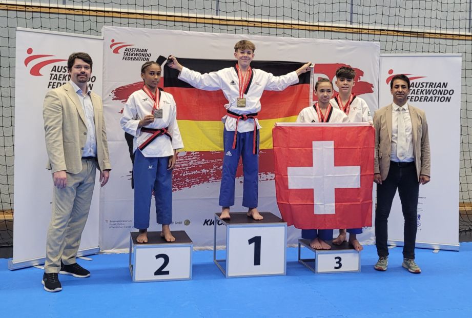 Jonas startete bei den Austrian Open in Wien in zwei Kategorien. Im Einzel und Paarlauf sicherte er sich klar jeweils die Goldmedaille.    Bild: Stefanie Malik