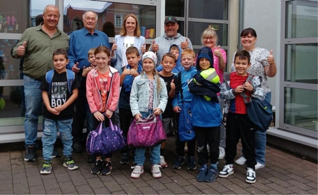 Hintere Reihe von links: Werner Eger, Wolfgang Fröhlich, Sandra Funken (MdL), Thomas Kade, Bärbel Martin, Katrin Blümler      Bild: Sportkreis Odenwald