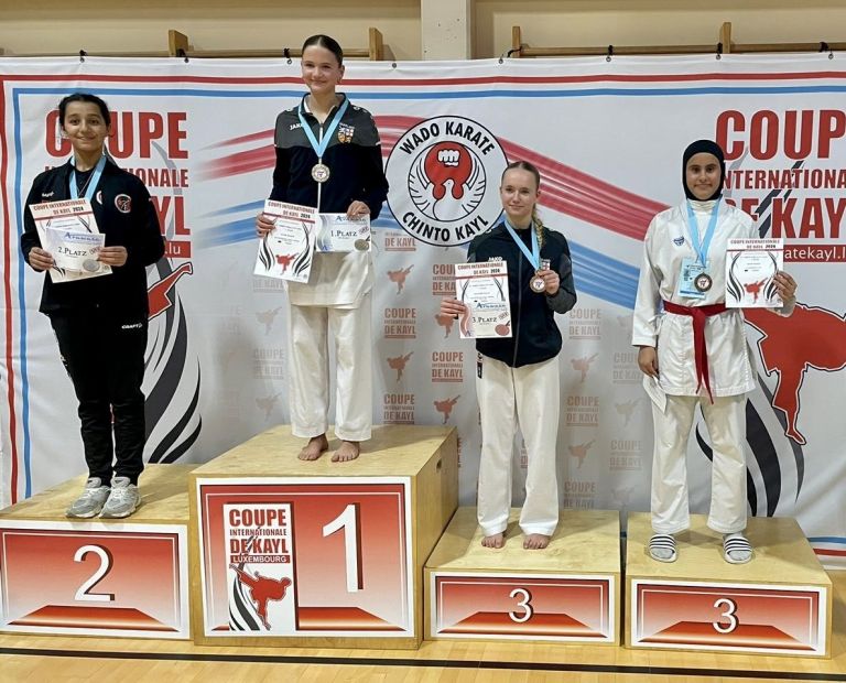 3. Platz auf dem Coupe Internationale De Kayl in Luxemburg für Hajar Nasser, ganz rechts    Bild: Christian Bonsiep für den HFK