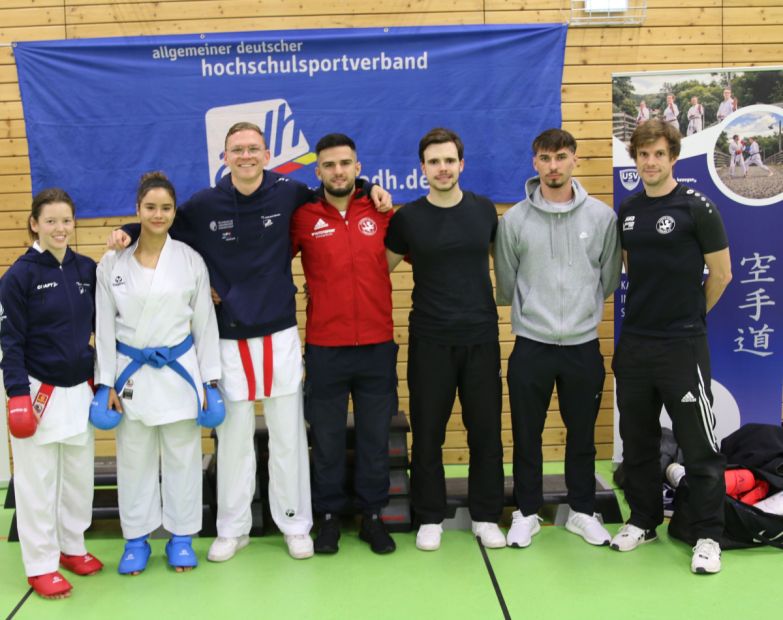 Hessische Starter auf der Dt. Hochschulmeisterschaft in Jena v.l.: Tara Obst, Nourhene Saidi, Marvin Bier, Emre Aslan, Markus Hecht, Athlet möchte nicht namentlich genannt werden, Coach: Steffen Stahl    Bild: Martina Bier für den HFK