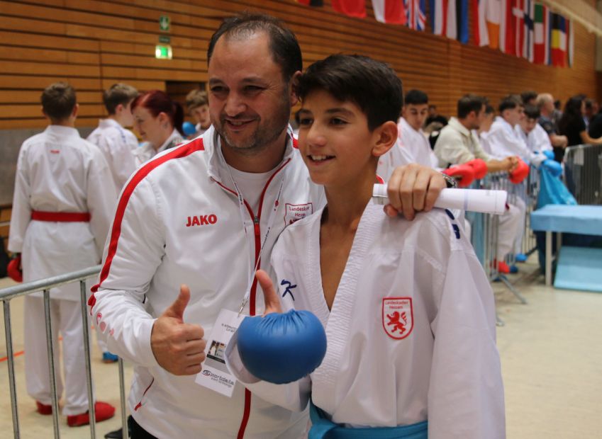 Landestrainer Kumite Süd Jamal Laudiai und der drittplazierte Milan Carapic    Bild: Markus Lang für den HFK