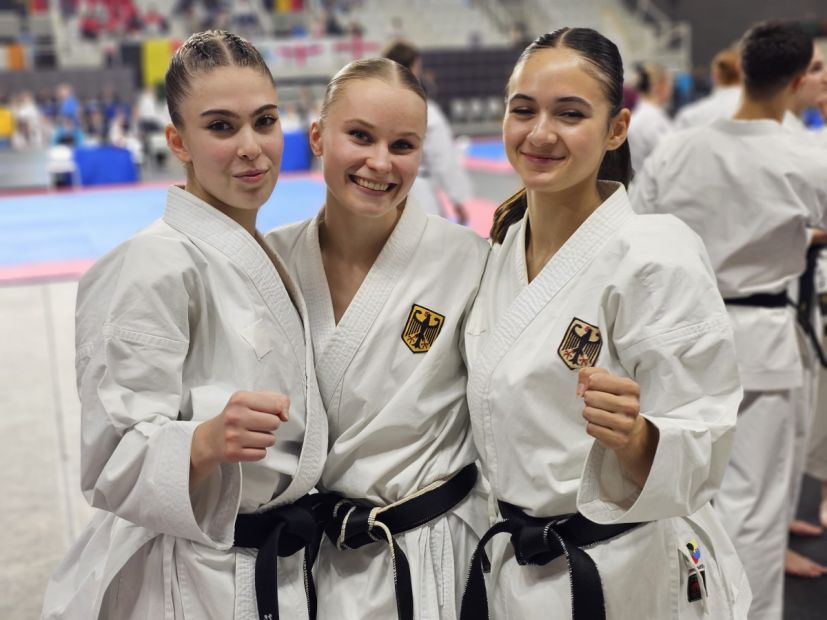 Kata-Team weiblich (Junioren & Damen), v.li.: Julie Stevens (SC Judokan e.V. Ffm.), Natalie Jürgensmann (SC Taisho Siegburg), Patricia Hebbel (SC Judokan e.V. Ffm.), in beiden Kategorien 2. Platz: Silbermedaille    Bild: Thomas München/DKV