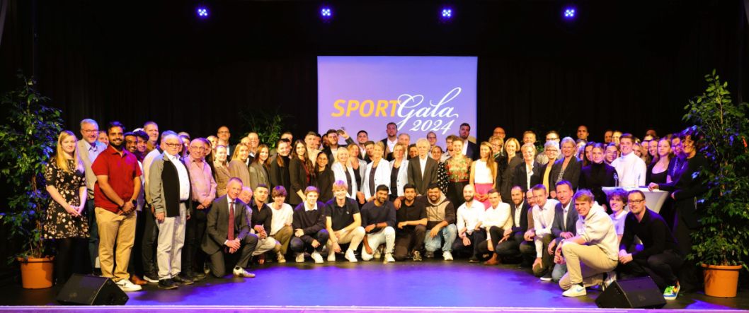 Gruppenbild am Ende der Sportgala 2024    Bild: Kreisverwaltung Groß-Gerau