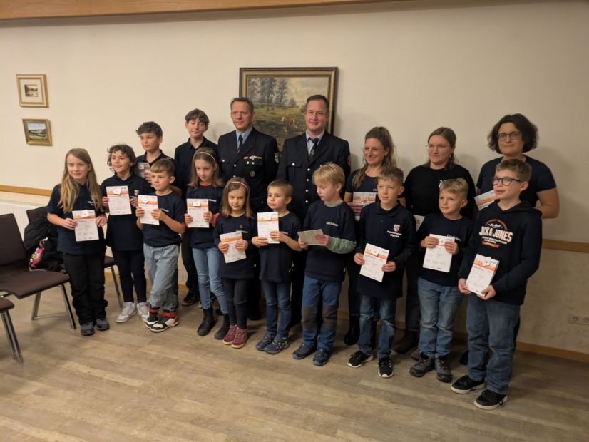 Die größte Vereinsgruppe beim diesjährigen Sportabzeichen in Künzell stellte die Feuerwehr Pilgerzell    Bild: Harald Piaskowski