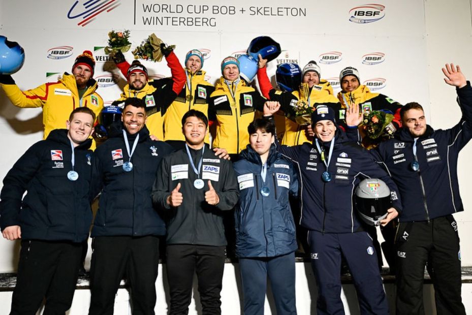 obere Reihe Adam Ammour Zweiter von links, Joshua Tasche  ganz rechts    Bild: Viesturs-Lacis, IBSF