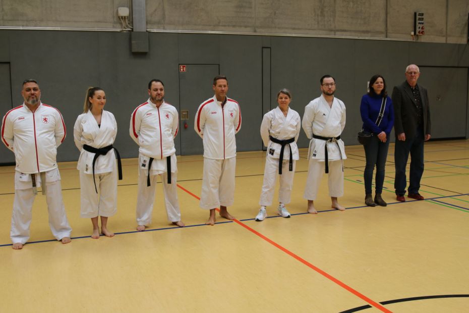 Begrüßung zum HFK Opening in Bruchköbel mit der Bürgermeisterin Sylvia Braun (zweite von links)    Bild: Martina Bier für den HFK