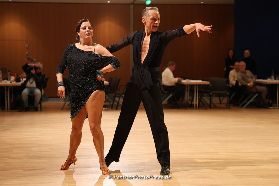 Landesmeister der Masters III S-Latein (und Vize der Masters II): Jörg Heberer / Alexandra Heberer (TSC Blau-Weiß Walldorf d. TGS 1896)    Bild: Robert Panther (www.PantherPhotoPress.de)