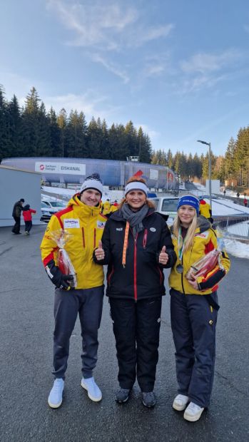 Drei zufriedene Frankfurt Adler-Träger im Erzgebirge, Christoph Peth, Erica Fischbach, Mira Baus    Bild: Erica Fischbach