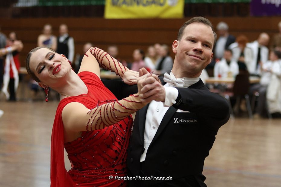 Landesmeister der Masters I A-Standard: Timo Bäroth / Sarah Schütz (TSZ Blau-Gold Casino, Darmstadt)    Bild: Robert Panther (www.PantherPhotoPress.de)