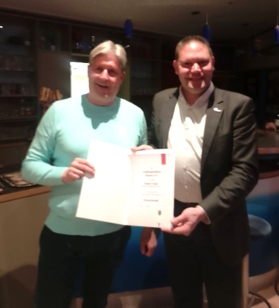 Der stellvertretende Vorsitzende Andreas Scheibelhut war zu Gast bei der Mitgliederversammlung des Tennis-Club Blau-Weiß Petersberg. Gewürdig wurde der Vorsitzende Robert Stietz für 8 Jahre als Vereinsvorsitzender.    Bild: Sportkreis Fulda-Hünfeld